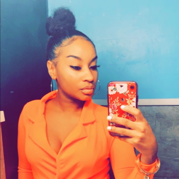 Meet your Posher, Cassandra - Picture 1 of 1